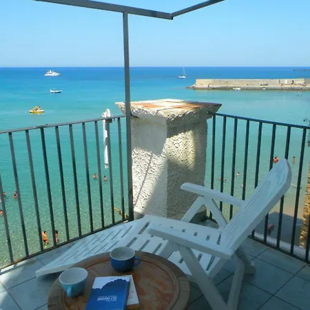 A Charming Studio With Terrace Overlooking The Sea Cefalù